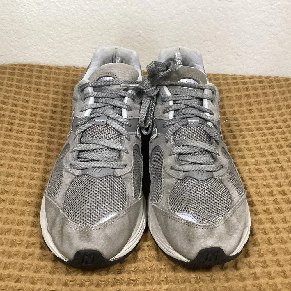 New Balance 2002R Mens Sz 9.5 Marblehead Grey Suede Running Shoes ML2002RC